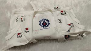 Adorable Baby Bodysuits "Love Dad & Mum"