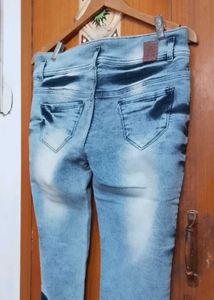 BRAND New blue denim Capri For Girls/Women