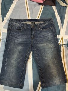 Stylish Blue Denim Capris