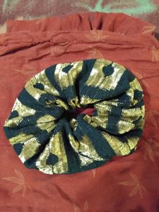 Sparkly Black &amp; Gold Scrunchies Set