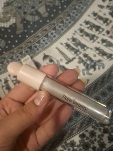 Positive light luminizing lip gloss