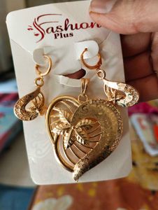 Gold Heart Pendant &amp; Earring Set no bargaining