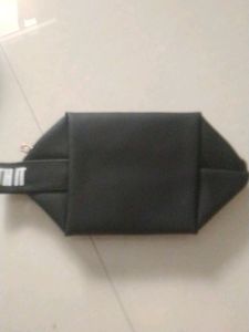 It's Black Pouch New
