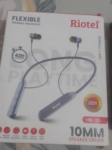 Riotel Flexible Wireless Neckband Earphones