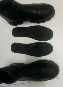 ✨ Chunky Black Chelsea Boots✨