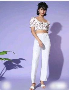 Floral Printed Tie -up Neck Crop Top