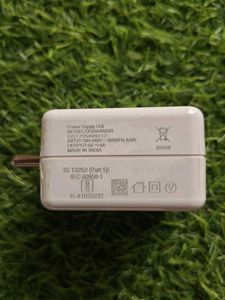 OnePlus Dash Charge Adapter USB port