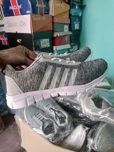 NEW NO USED SPORTS SHOES FOR MEN.
