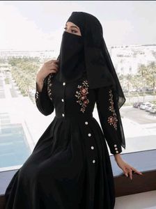 Floral Embroidered Black Abaya Gown 🖤