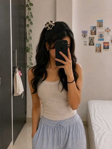 A set of 4 hair accessories