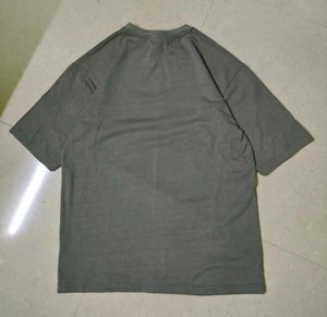 UNIQLO TEE