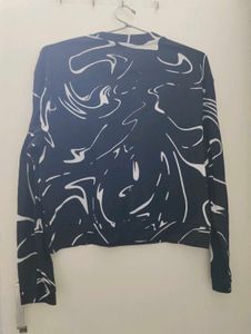 Black &amp; White Swirl Print Long Sleeve Top