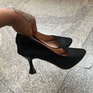 Chic Black Suede Heels