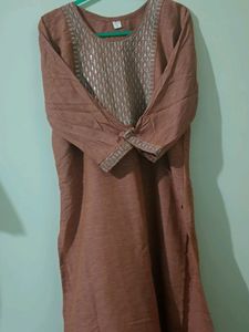 Lightly Embroided Kurtha