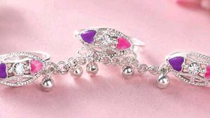 – 1 Pair, 3 Toe Rings in One Chain