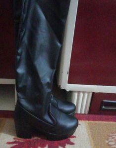 "FLASH SALE "Chic Black Heeled Boots