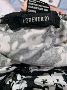 Forever 21 Floral Print V-Neck crop Top