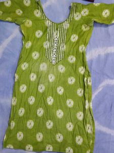 Green Tie-Dye Kurta with Embellished Neck