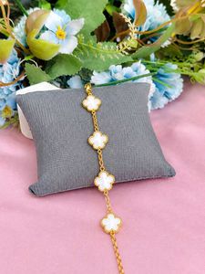 Elegant Clover Bracelet