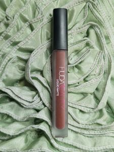 Huda Beauty Liquid Matte Lipstick