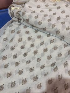 Elegant saree with Traditional Motifs