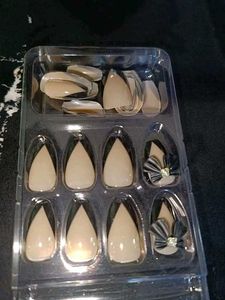 Press On Nails - 24 Reusable Nail