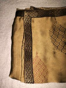 Elegant Silk Saree with Intricate Border