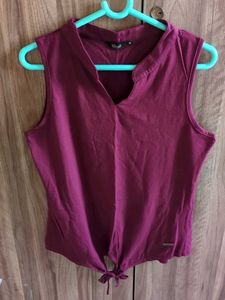 Stylish Sleeveless Tie-Front Top