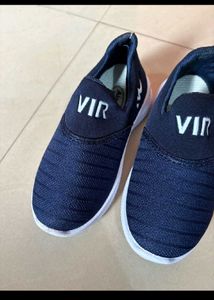 Navy Blue Slip-On Sneakers for SMALL KID unisex.