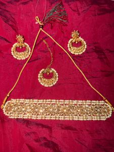 Exquisite Kundan & Pearl Necklace Set