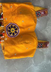 navarti yellow colpur blouse witha border on it