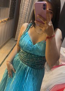 Stunning Blue Sequin Gown❤️🎀