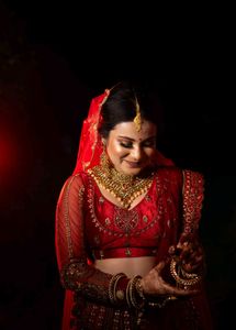 Exquisite Gold Necklace with Red Stones