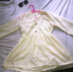 🤍 White lace peplum top🤍