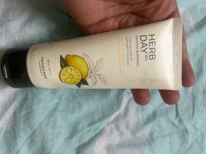 sealed The Face Shop Herb Day 365 Cleanser
