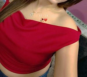 Stylish Sleeveless Burgundy Top