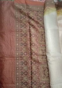 Elegant Off-White Saree with Bandhani Print