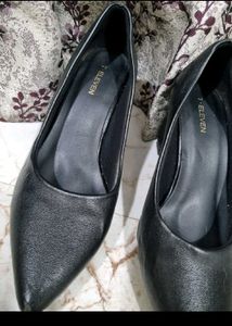 black pump block heel