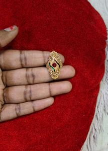 Elegant Gold Ring with Gemstone Accent