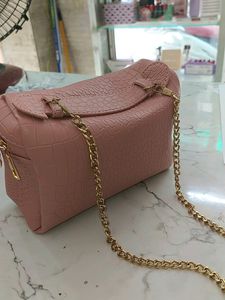 Kay Beauty Sling It On- Slinbag