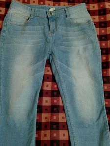 Light Wash Cropped Denim Jeans