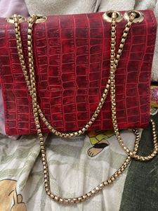 Chic Red Croc Embossed Chain Bag
