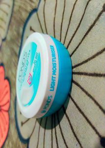Ponds, Light Moisturiser, Non-oily Fresh Cream,