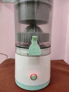Portable Citrus Juicer