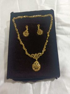 Elegant Gold-toned Jewelry Set