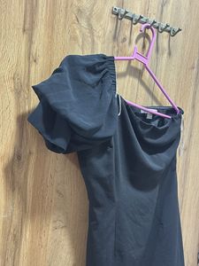 Chic Black One-Shoulder Dress