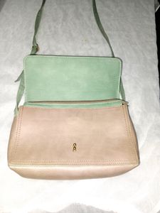 I Am Selling Handbag Because Have Many Handbags