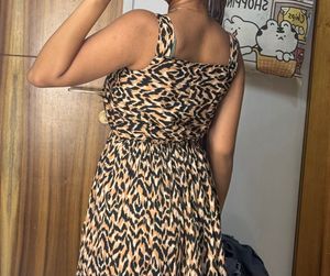 Chic Leopard Print Midi Dress