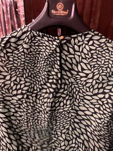 Stylish Sleeveless Leaf Print Top