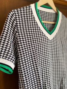 Houndstooth V-Neck Knit Top